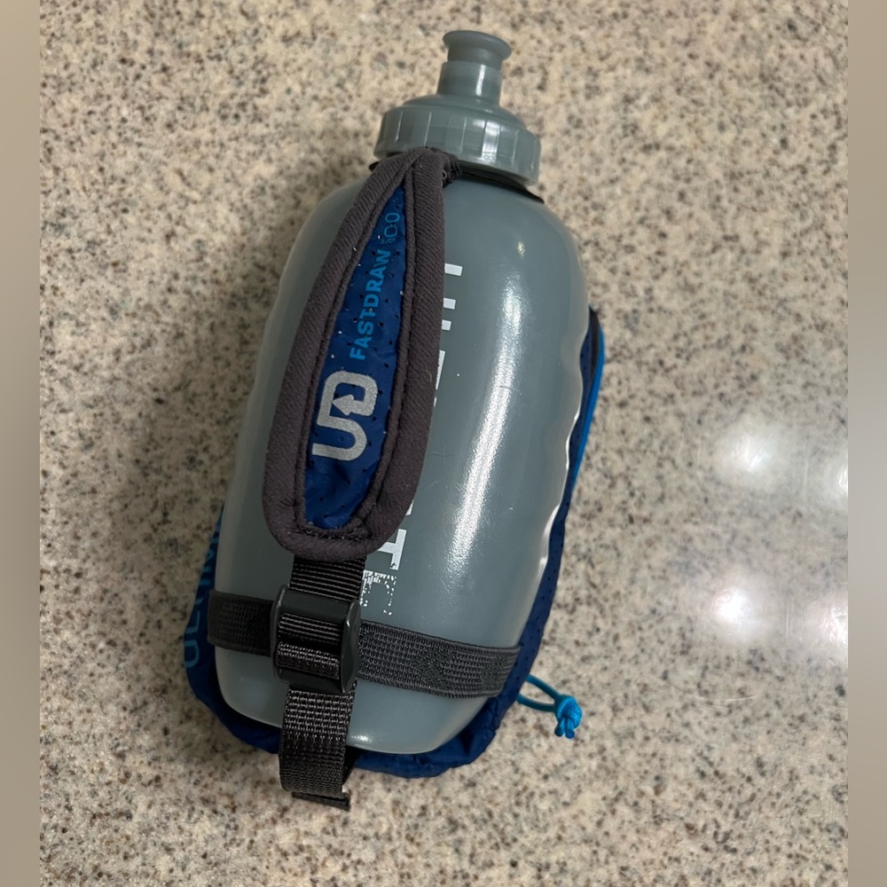 Ultimate Direction Fastdraw 500 handheld hydration bottle
